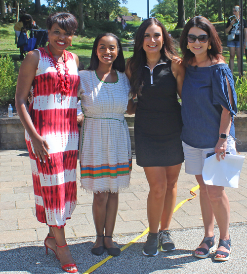 Parade MCs Danielle Wiigins (TV3), Maia Belay (TV8), Kelly Dobeck (TV19) and Tracy Carloss (TV5)